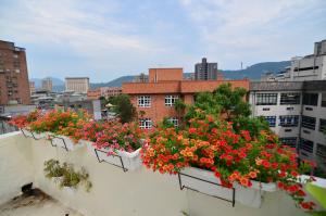 on my way taipei youth hostel