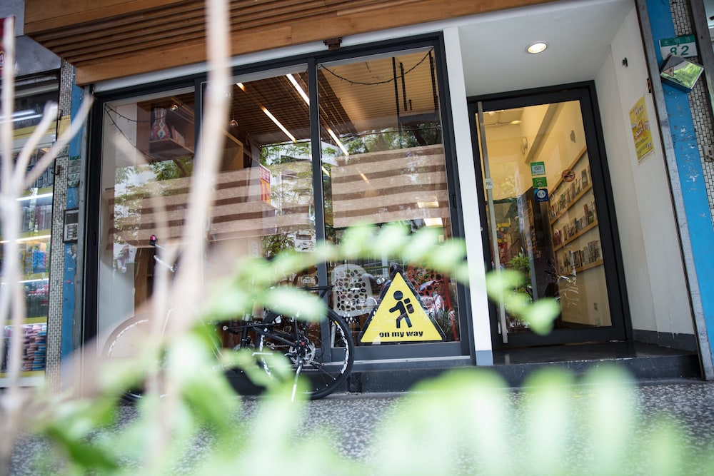 on my way taipei youth hostel