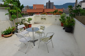 on my way taipei youth hostel