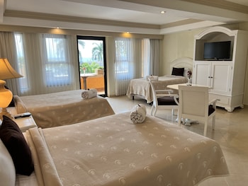 excelaris grand resort conventions and spa