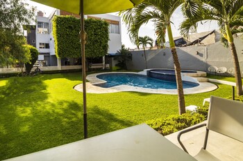 collection o hotel mango six flags hurricane harbor oaxtepec