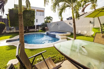 collection o hotel mango six flags hurricane harbor oaxtepec