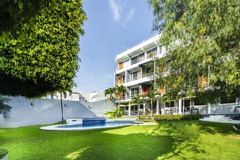 collection o hotel mango six flags hurricane harbor oaxtepec