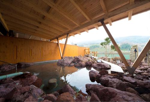 river retreat garaku