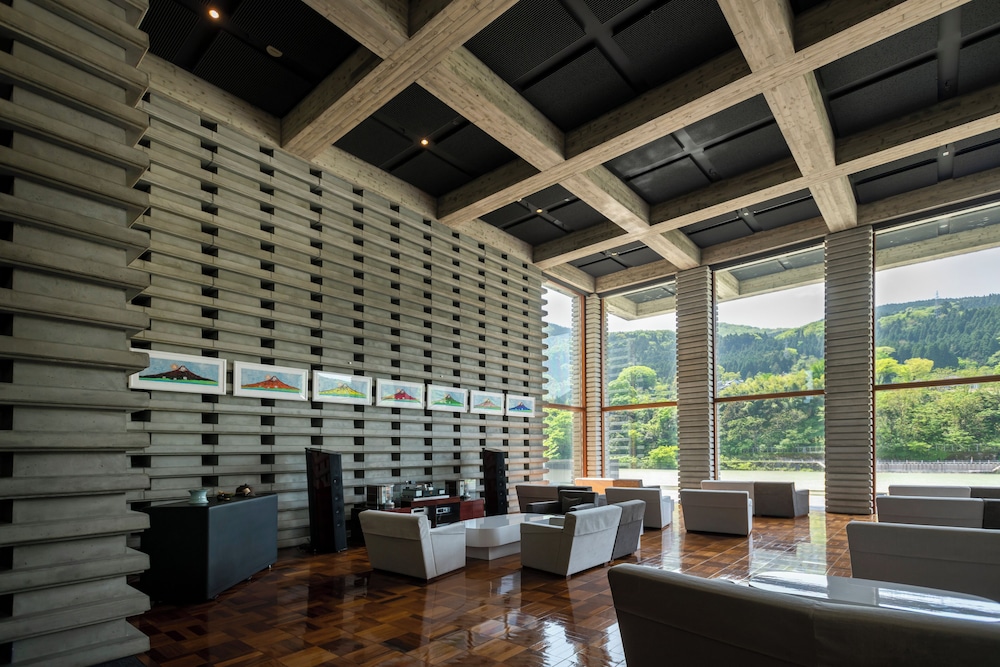 river retreat garaku