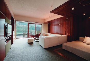 river retreat garaku