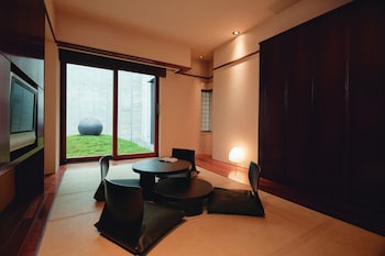 river retreat garaku