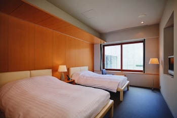 river retreat garaku