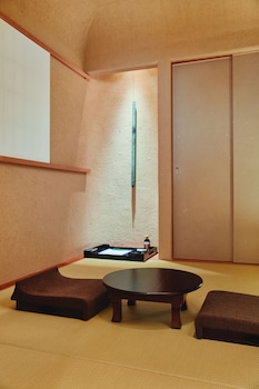 river retreat garaku