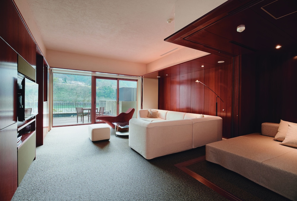 river retreat garaku