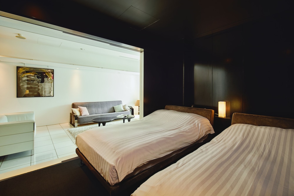 river retreat garaku