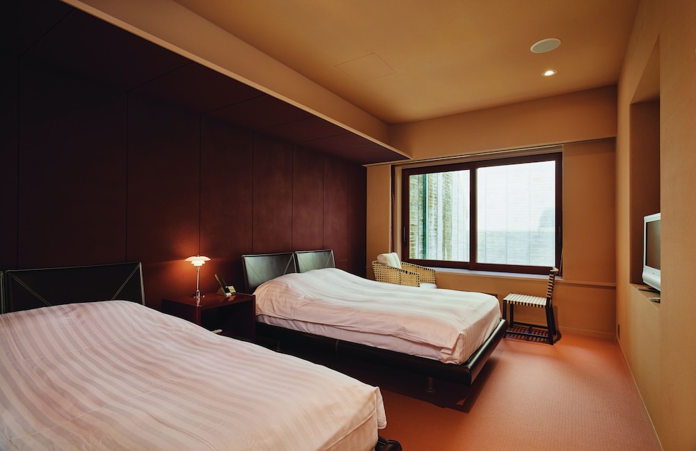 river retreat garaku