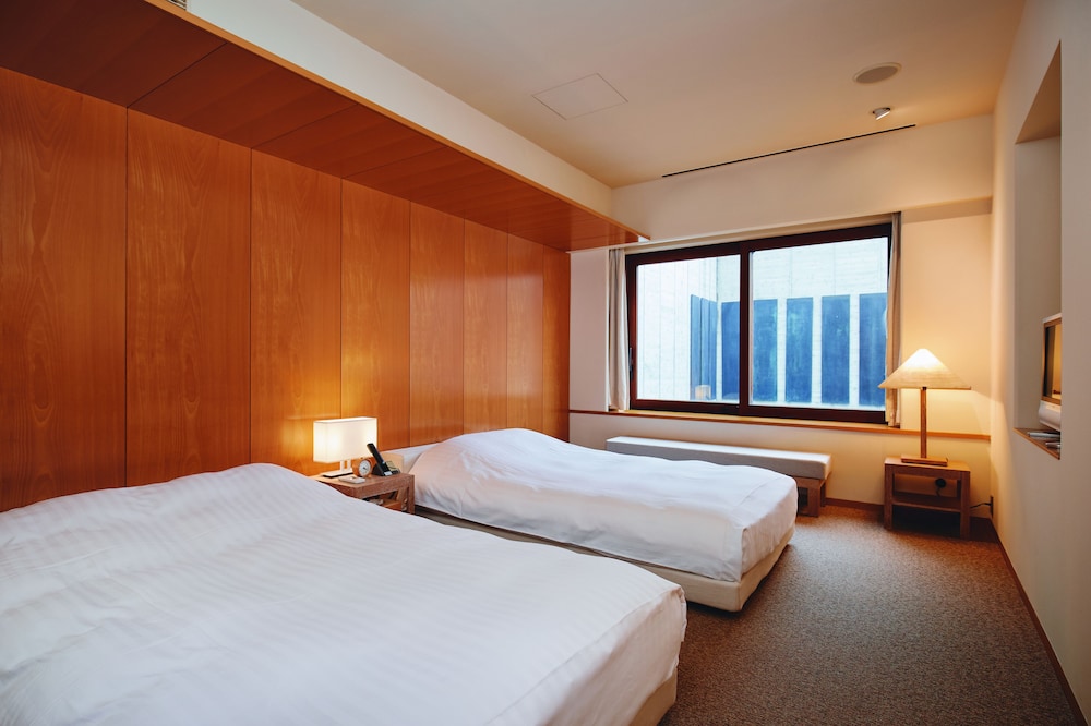 river retreat garaku