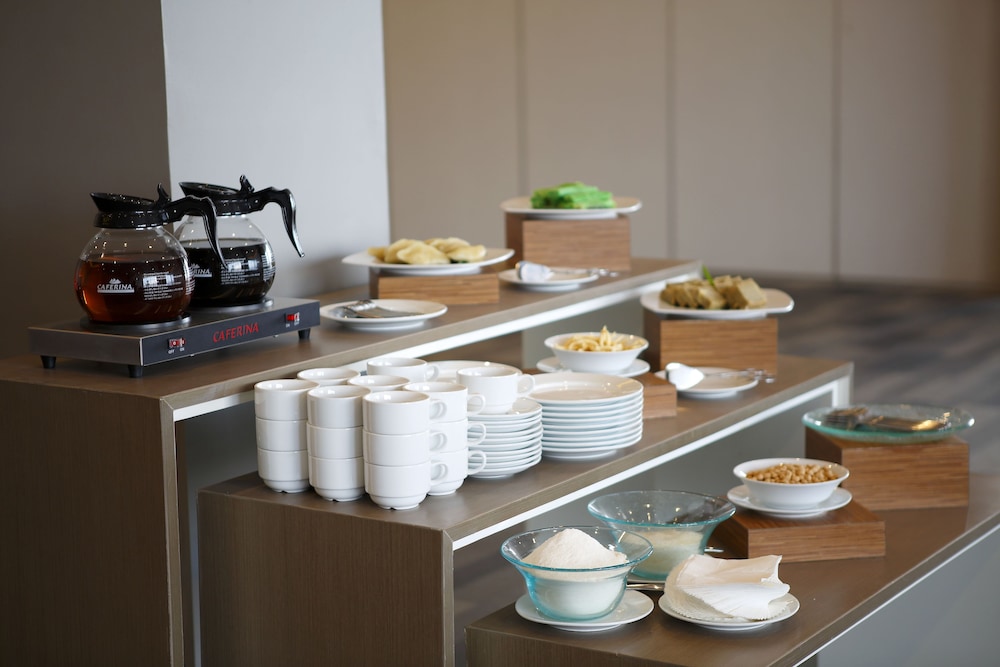 amaris hotel citra raya tangerang