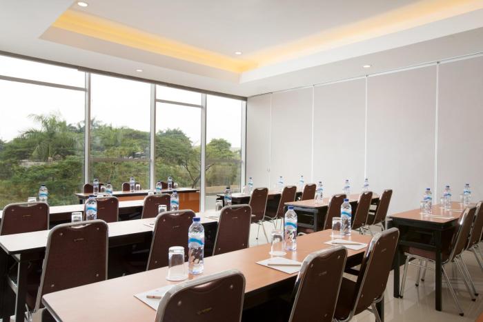 amaris hotel citra raya tangerang