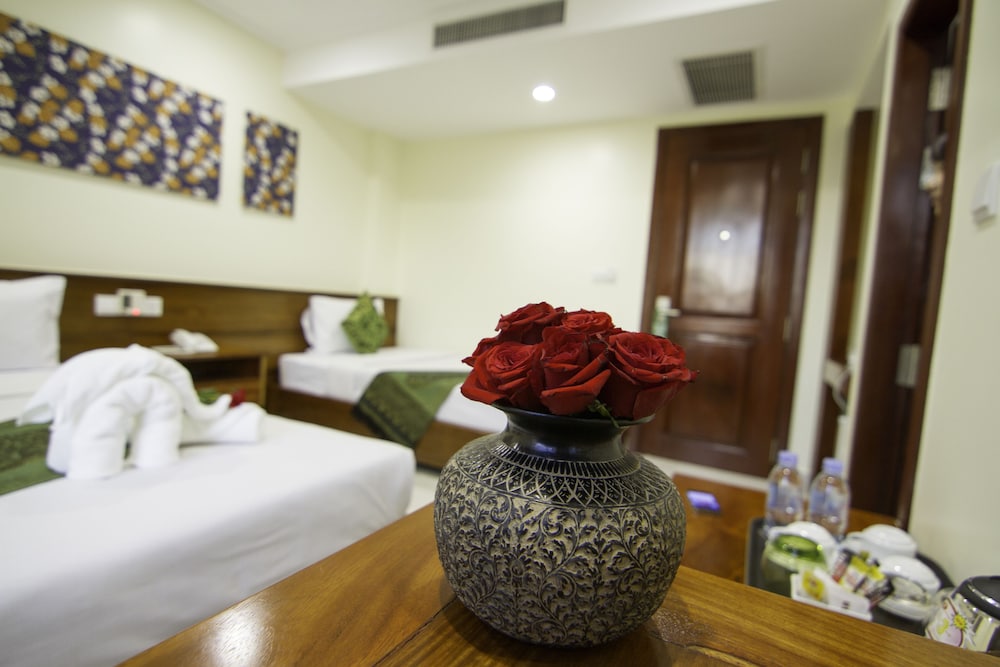 rose emerald hotel