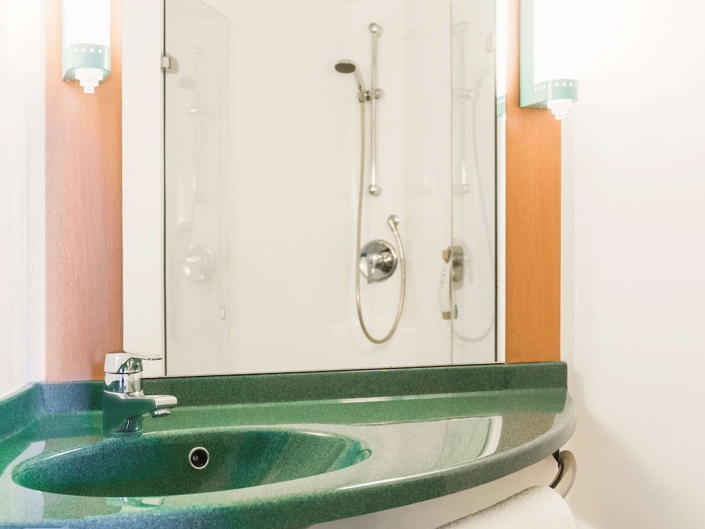 ibis london thurrock m25