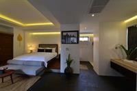 solitaire damnak villa hotel