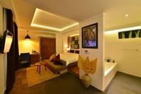 solitaire damnak villa hotel