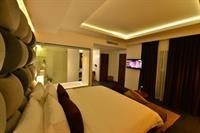 solitaire damnak villa hotel