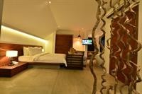 solitaire damnak villa hotel