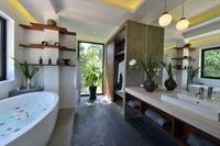 solitaire damnak villa hotel