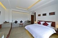 solitaire damnak villa hotel