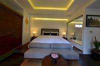 solitaire damnak villa hotel