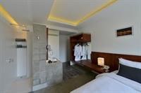 solitaire damnak villa hotel