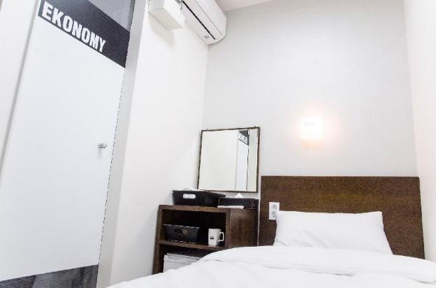 ekonomy haeundae guesthouse