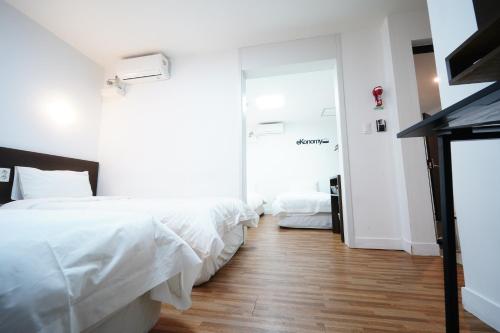 ekonomy haeundae guesthouse