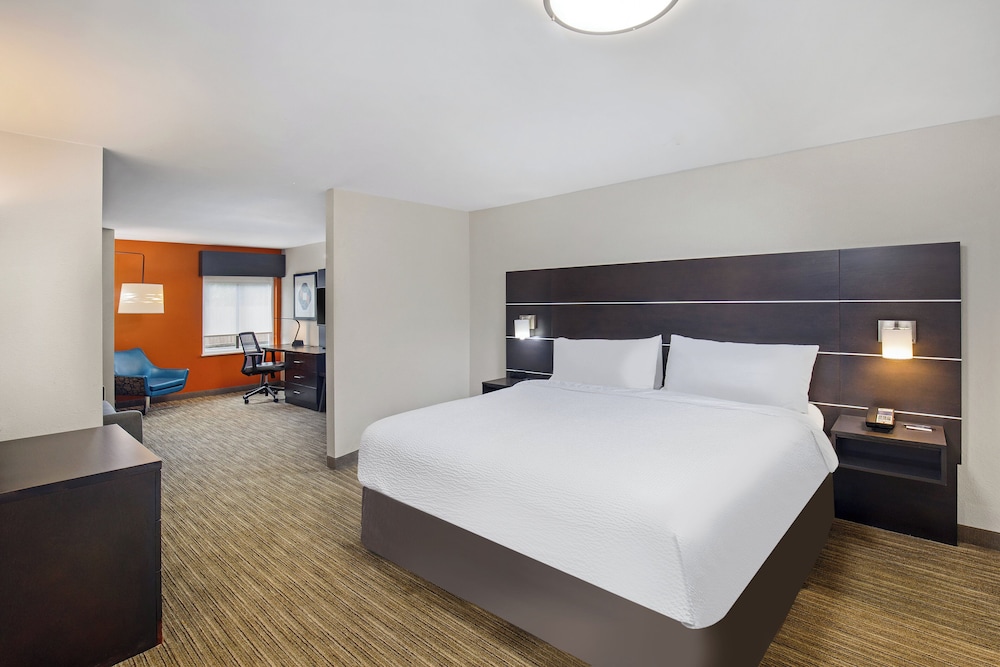 holiday inn express and suites locust grove by ihg