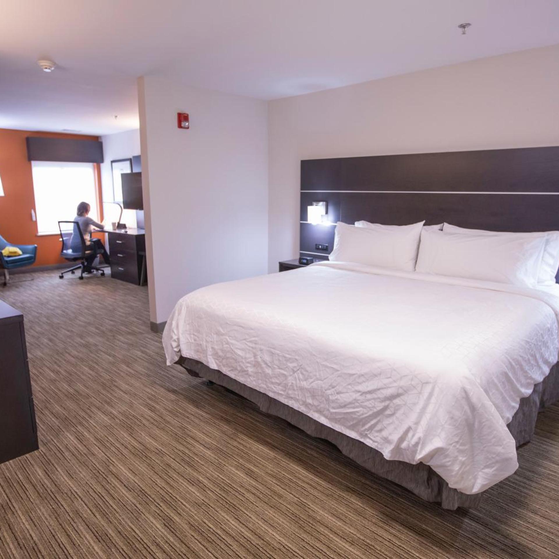 holiday inn express and suites locust grove by ihg