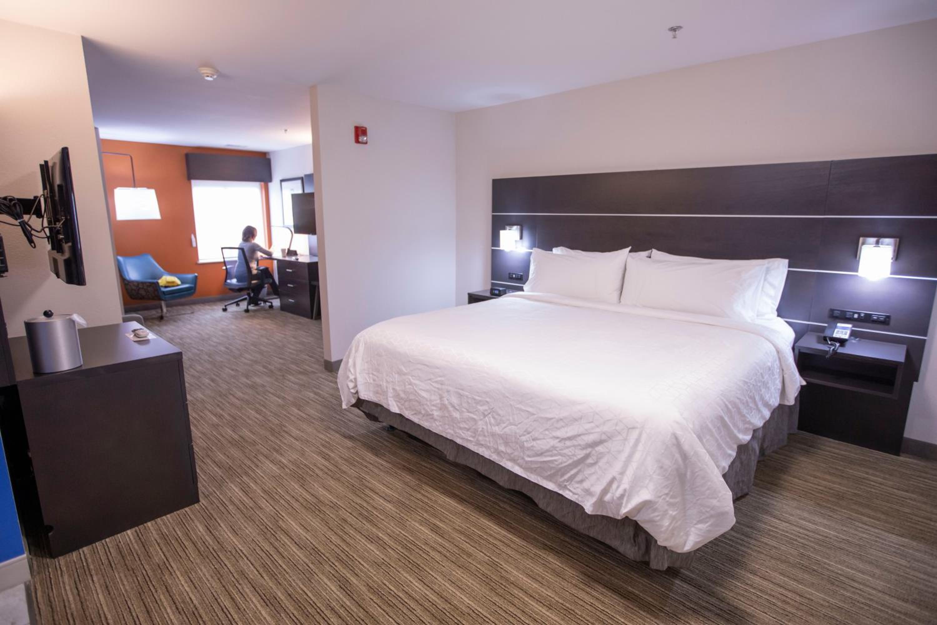 holiday inn express and suites locust grove by ihg