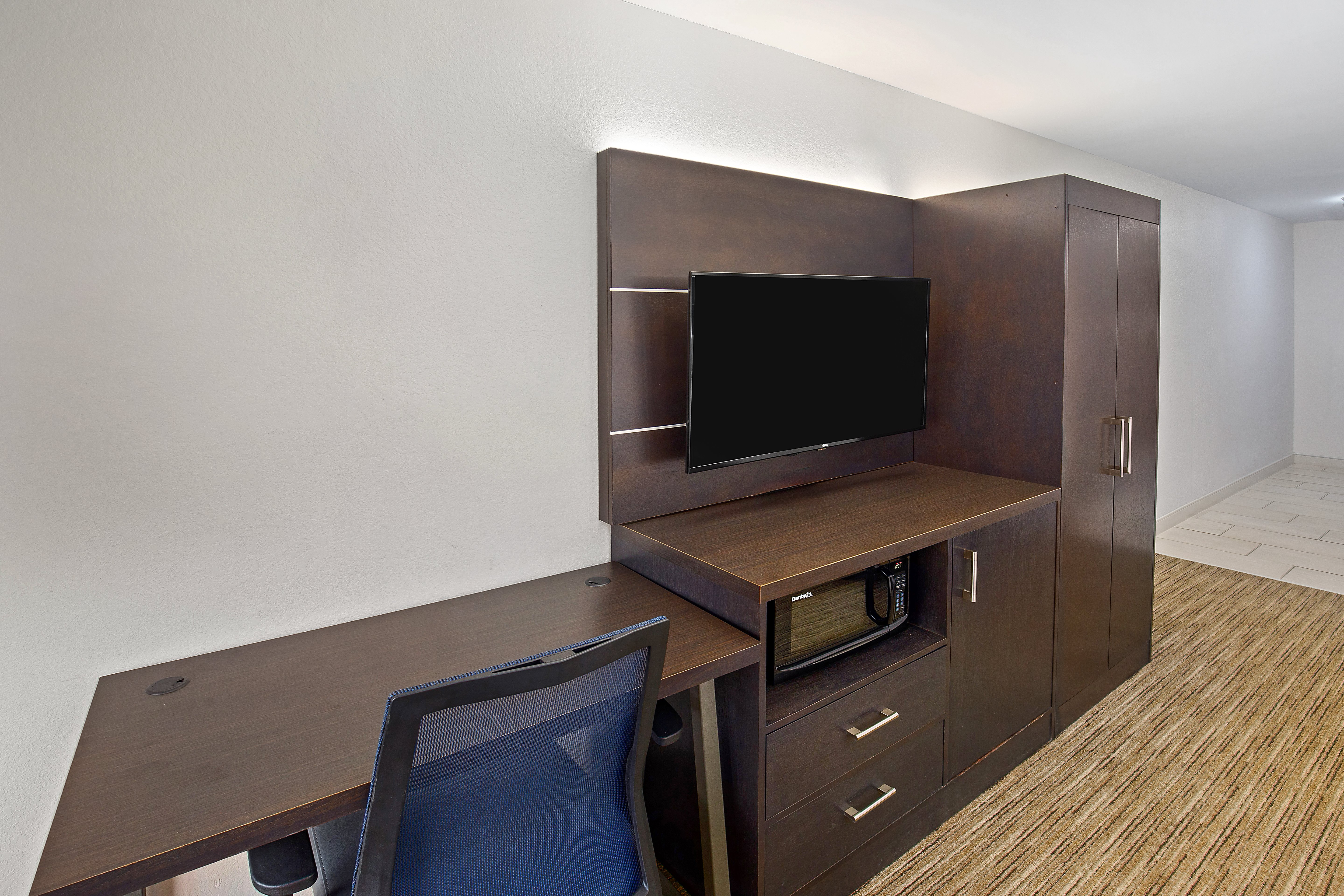 holiday inn express and suites locust grove by ihg
