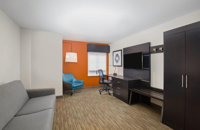 holiday inn express and suites locust grove by ihg