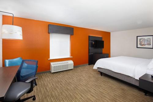 holiday inn express and suites locust grove by ihg