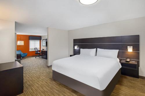 holiday inn express and suites locust grove by ihg