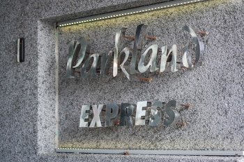 Parkland Express,Near Sam Poh Temple,3 star
