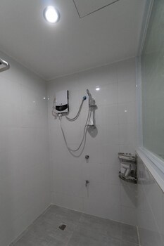 one averee bay hotel