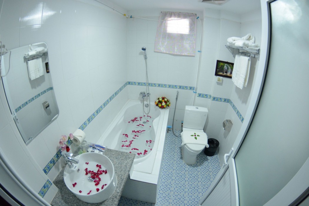 kaung myint hotel