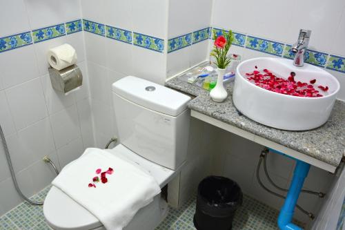kaung myint hotel