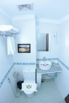 kaung myint hotel