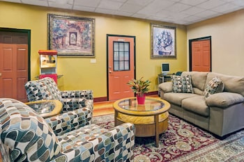 days inn by wyndham louisville airport fair and expo center