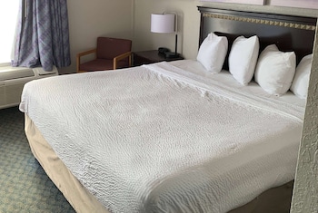 days inn by wyndham louisville airport fair and expo center