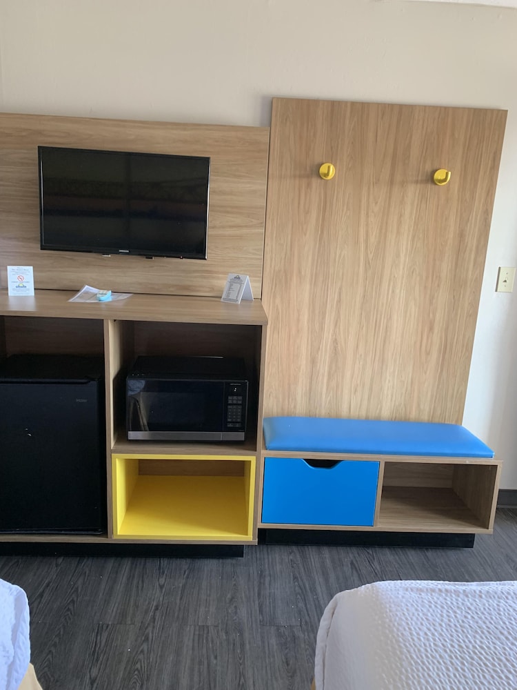 days inn by wyndham louisville airport fair and expo center