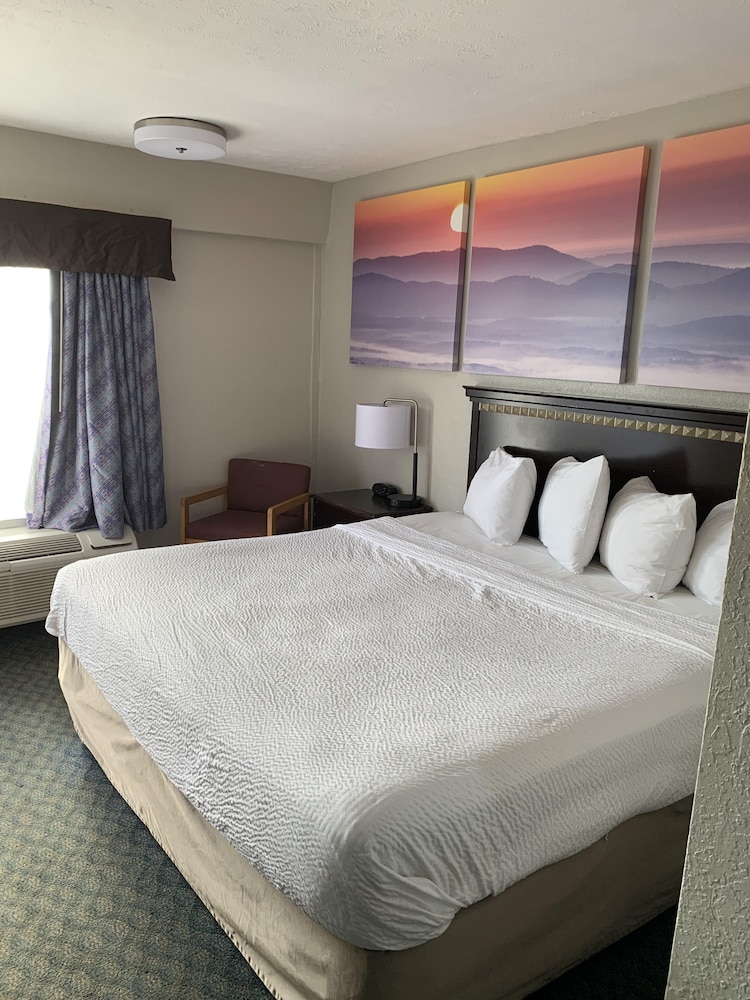days inn by wyndham louisville airport fair and expo center