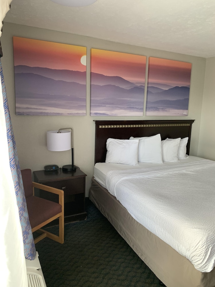days inn by wyndham louisville airport fair and expo center