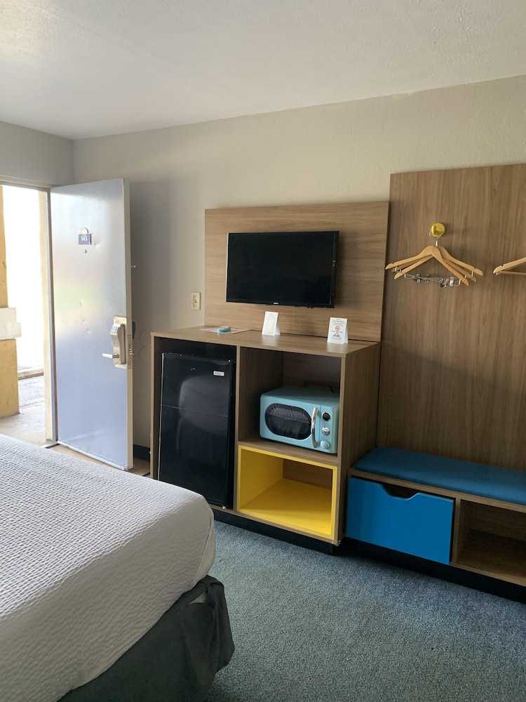 days inn by wyndham louisville airport fair and expo center