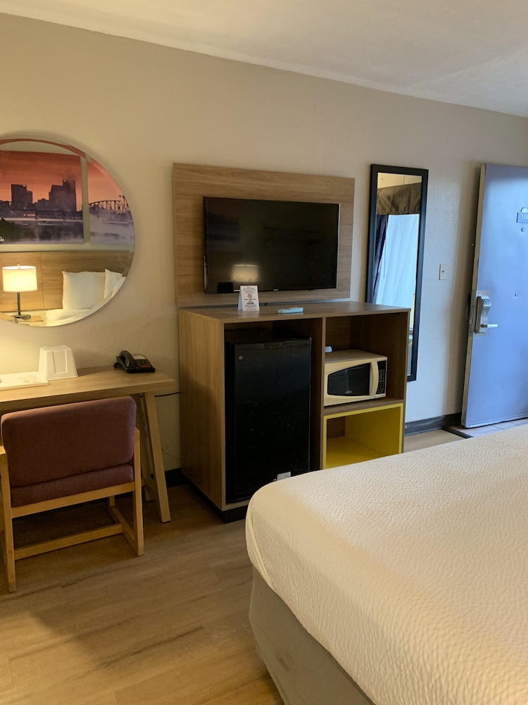 days inn by wyndham louisville airport fair and expo center